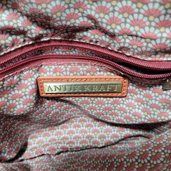 Antik Kraft Crossbody Purse. - Picture 7 of 8